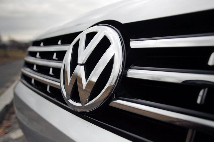  Volkswagen Passat 2.5L SEL Premium 2012 года  (фото 3 из 36)